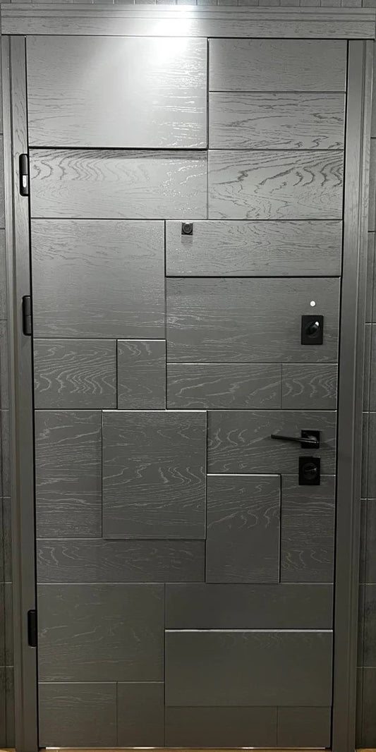 Usa metalica apartament Piramis