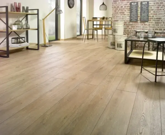 Parchet laminat Alsapan Solid Plus Praline Oak 12 mm, clasa trafic AC6, bizotat 4V 5G