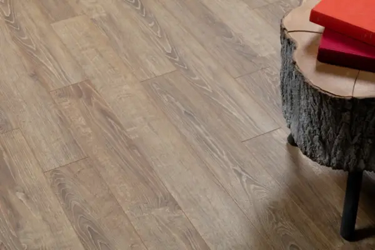 Parchet laminat Alsapan Solid Medium Balearic Oak 12 mm, clasa trafic AC6, bizotat 4V 5G