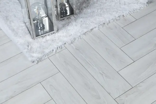 Parchet laminat Alsapan Herringbone Polar Oak 12 mm, clasa trafic AC6, bizotat 4V 5G