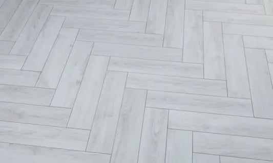 Parchet laminat Alsapan Herringbone Polar Oak 12 mm, clasa trafic AC6, bizotat 4V 5G