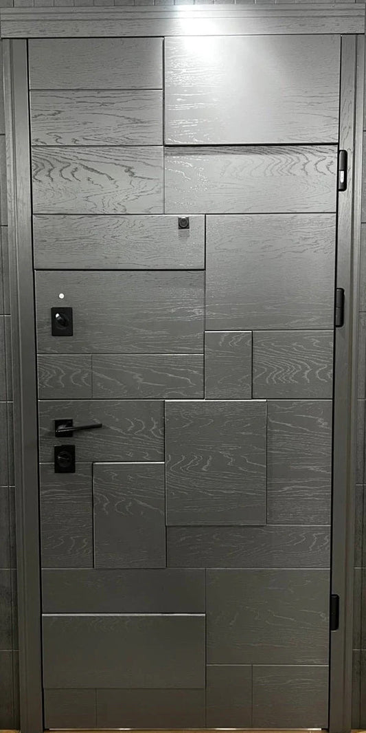 Usa metalica apartament Piramis